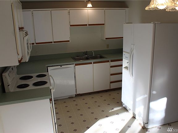 2nd image of 824 92nd Ave SE