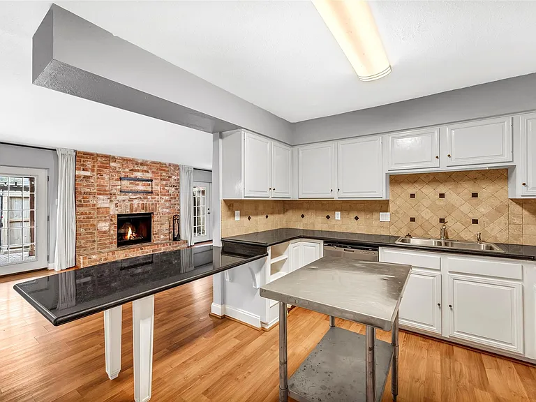 1553 W Sam Houston Pkwy S — Photo 11