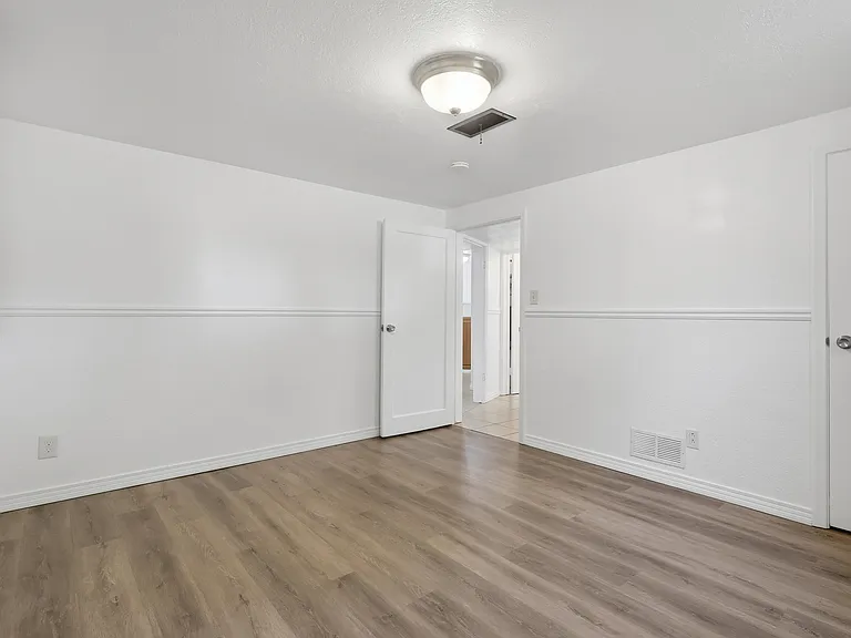 654 W Lennox St — Photo 24