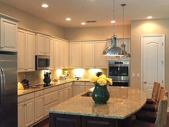 Double ovens, large island