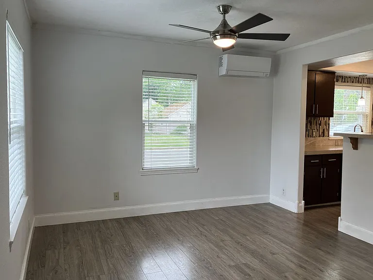 321 Magnolia Ct NW — Photo 3
