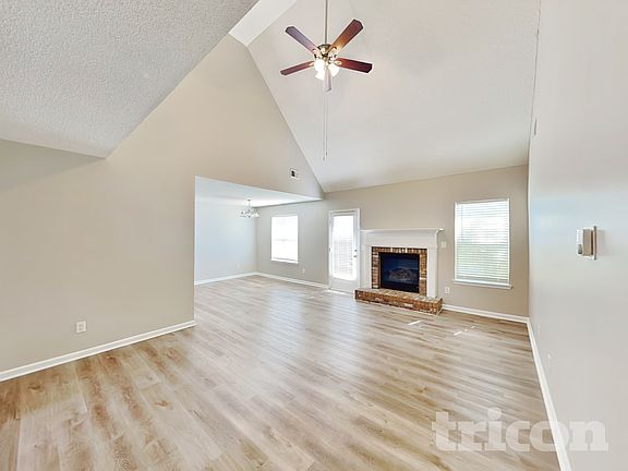 3rd image of 5702 Colonnade Dr