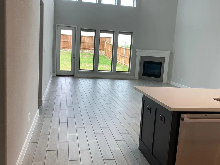1702 Swayback Ln — Photo 9