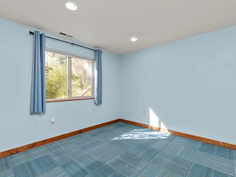 22030 E Lost Lake Rd — Photo 32