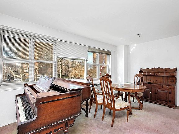 3rd image of 2915 W 5th St APT 2C