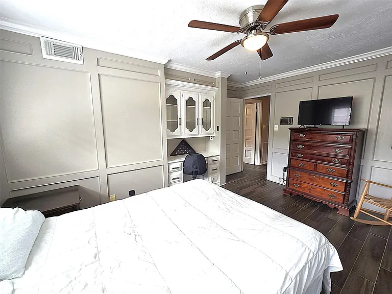 560 Brandon Rd — Photo 35