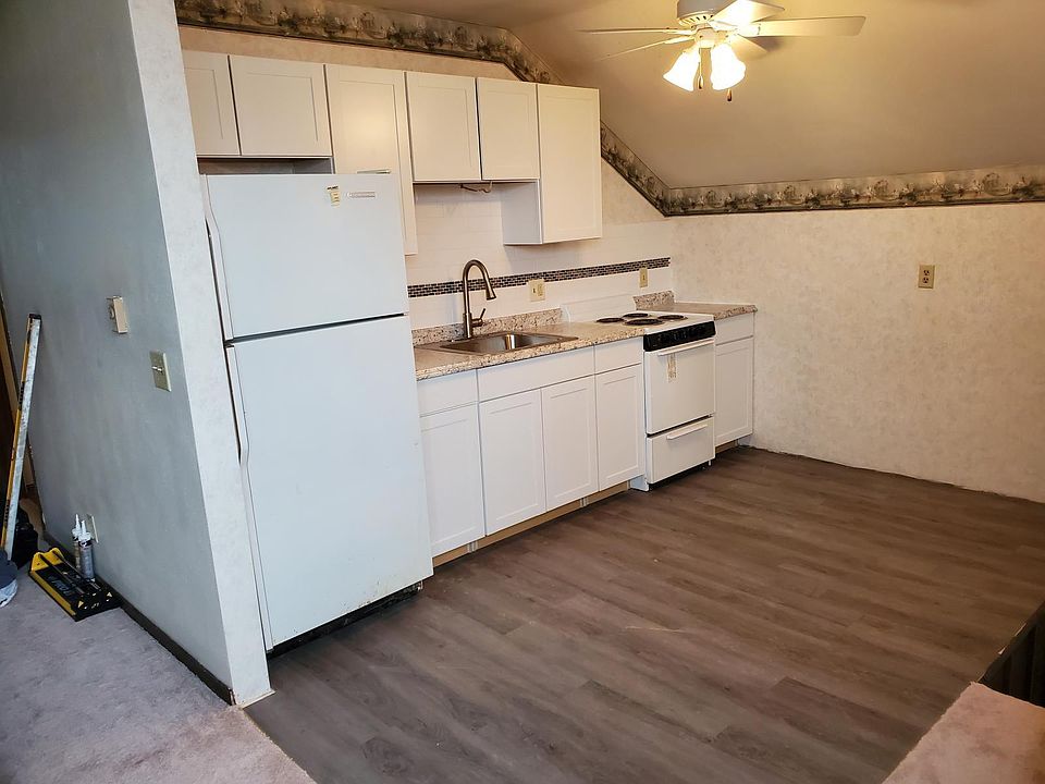 1st image of 615 1/2 E Centerway