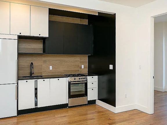 3rd image of 1513 Jefferson Ave #2F