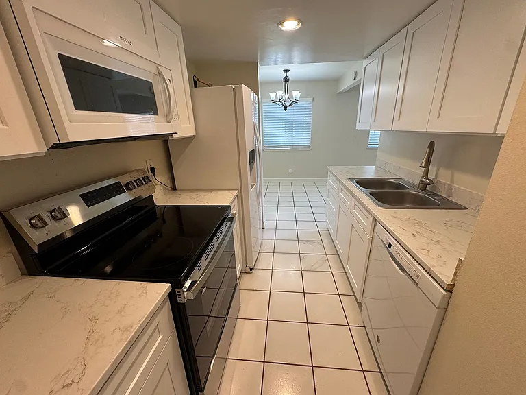 619 Avenida De La Plata — Photo 4