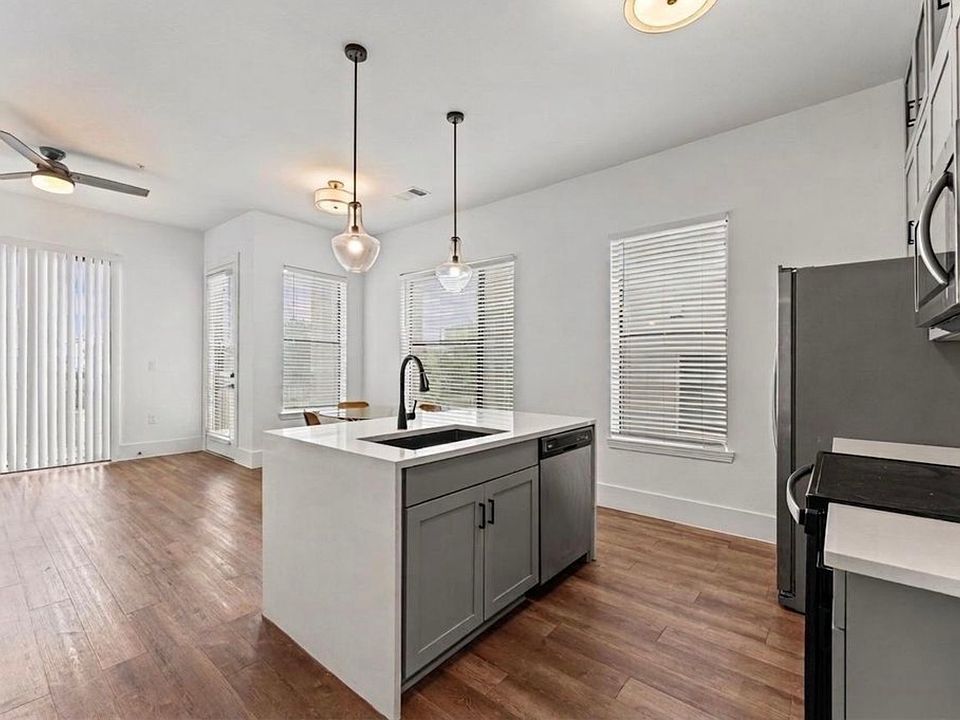 1st image of 300 McGowen St