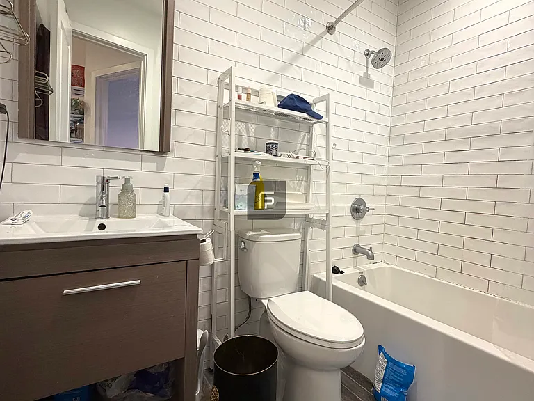 1685 Carroll St #2F — Photo 9