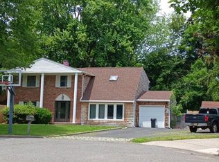 4 Vale Ct, Mount Sinai, NY 11766