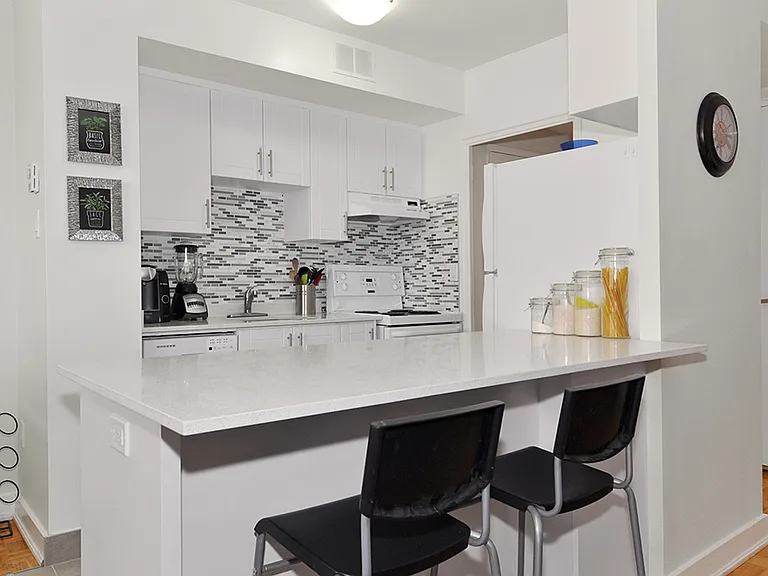 445 Eglinton Ave E — Photo 9