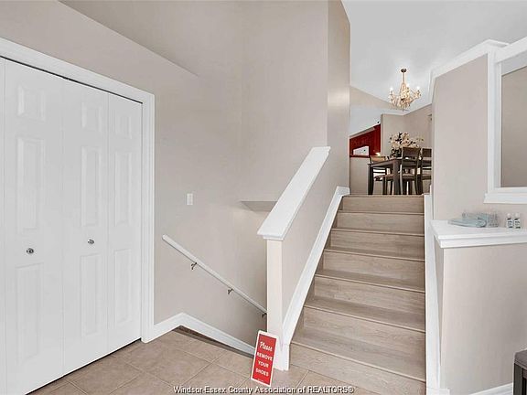 3rd image of 831 Lawndale Ave