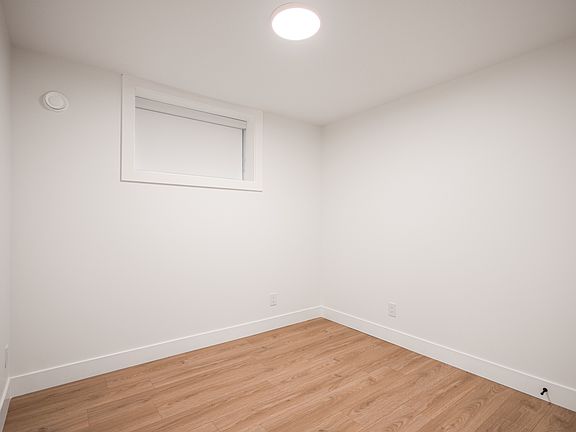 3rd image of 4733 Georgia St