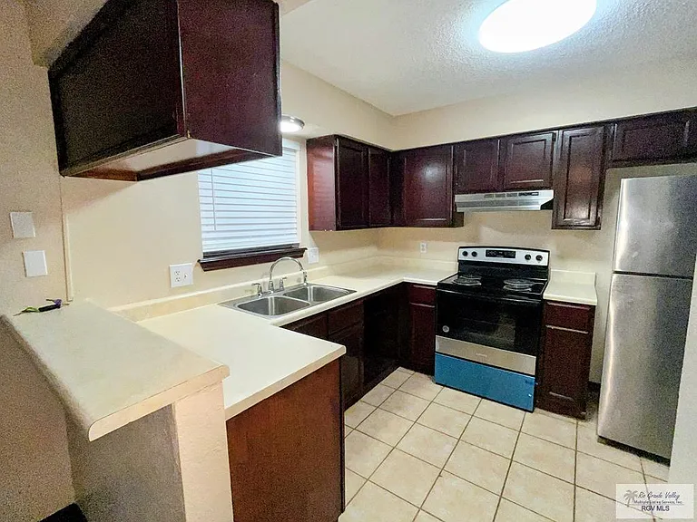 2906 Treasure Hills Blvd #D — Photo 9