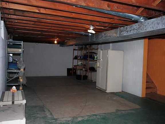 5th image of 4921 Pineledge Dr E