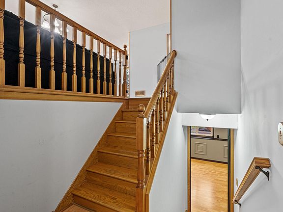 3rd image of 3411 E Mineral Pond Blvd