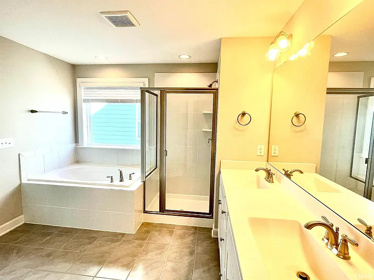 8008 Gilano Dr — Photo 27