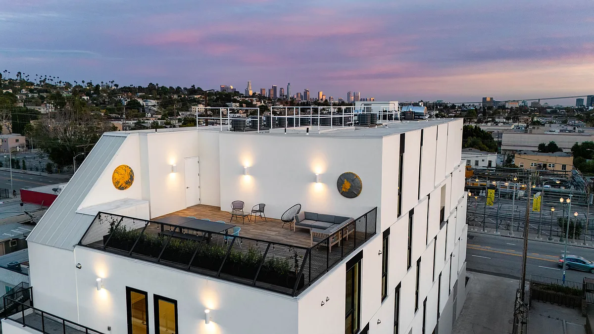 Building Photo - 4575 Santa Monica Blvd #205