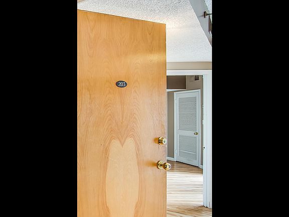 5th image of 900 19th Ave S APT 203