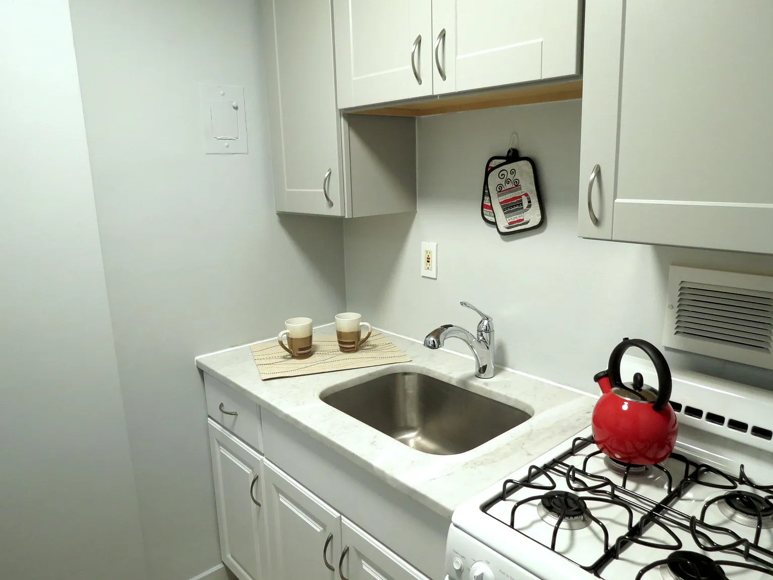 Studio, 383 sqft, $1,593 — Photo 2