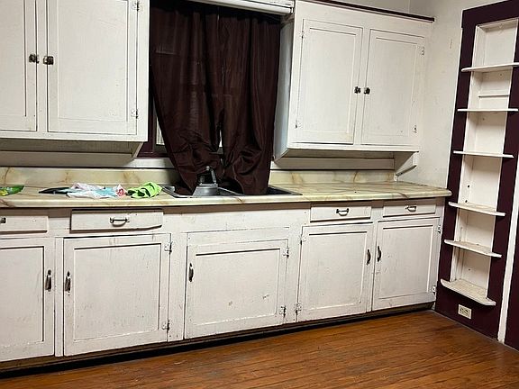 5th image of 309 W NUECES ST
