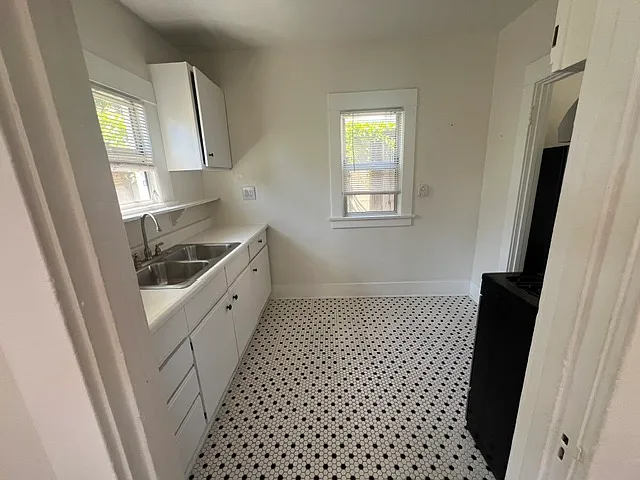 256 S Ash St — Photo 9