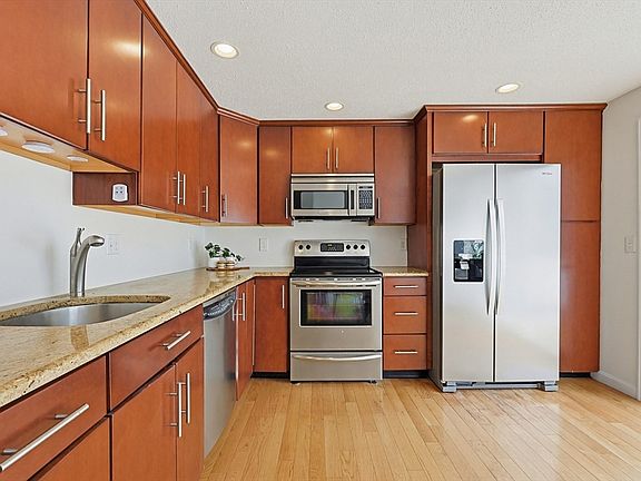 3rd image of 835 Mount Hope St Unit 5