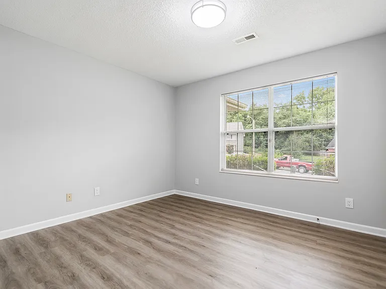 1023 Willow Creek Cir — Photo 12
