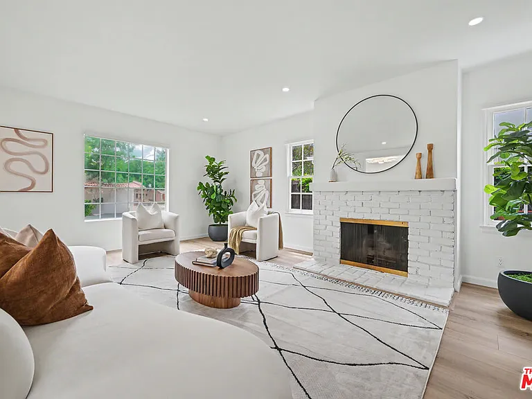 5119 Enfield Ave — Photo 3