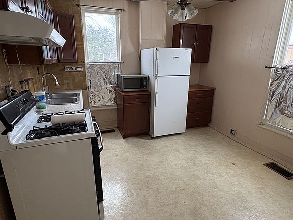 5th image of 1026 Race St