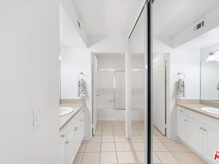 5530 Owensmouth Ave #316 — Photo 10