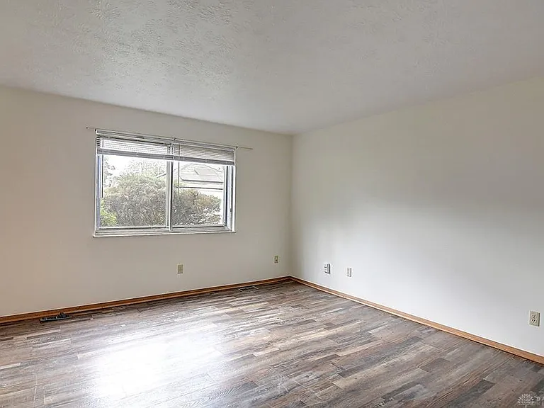 2724 Enterprise Ave #C — Photo 5