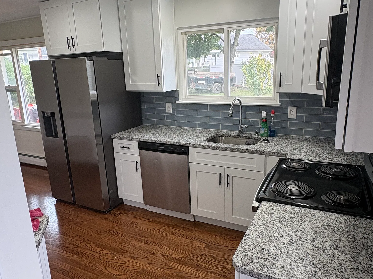 3 bed, 1.5 bath, 1000 sqft, $2,400 — Photo 4