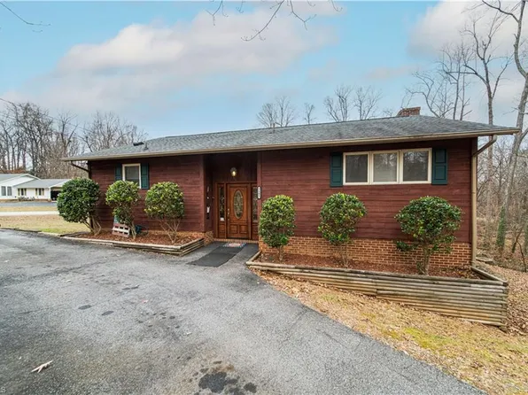 7185 Dogwood Cir, Thomasville, NC 27360