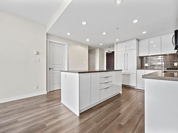 3rd image of 3100 Windsor Gate #2404