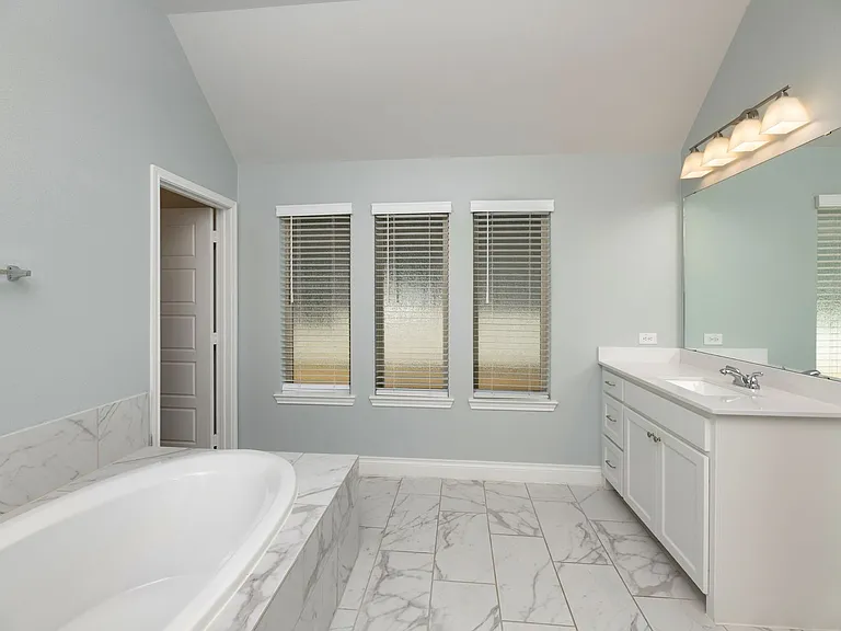 2421 Stella Ln — Photo 18