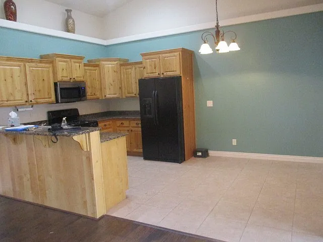 323 S 3525 W — Photo 2