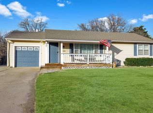 40 Sunflower Ave, Hutchinson, KS 67502