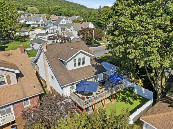 14 W Applegate Ave, Pen Argyl, PA 18072