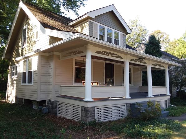 41 Olive St, Chagrin Falls, OH 44022