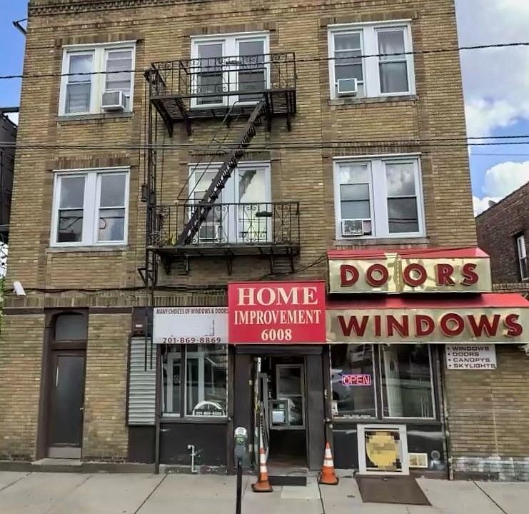 1st image of 6008 Kennedy Blvd W APT 4