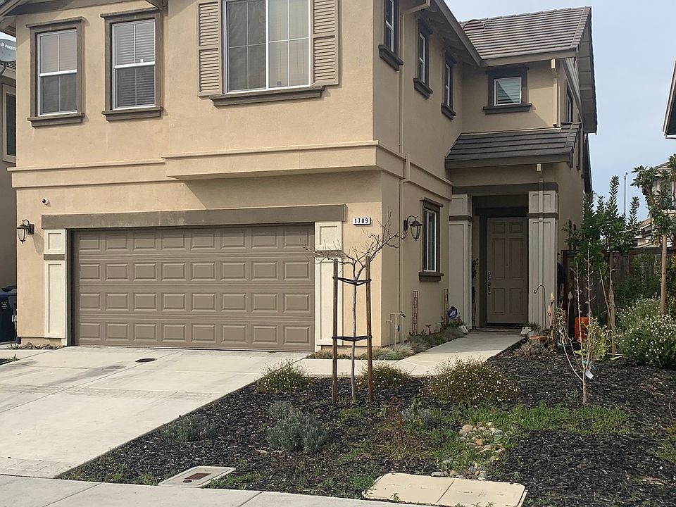 1st image of 1709 Carswell Ln