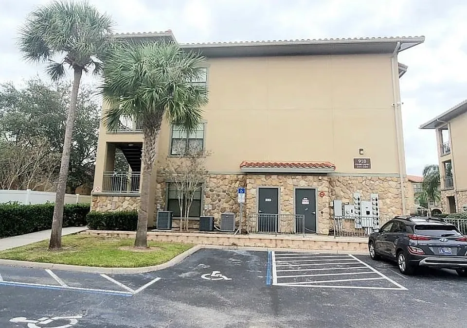910 Charo Pkwy #312