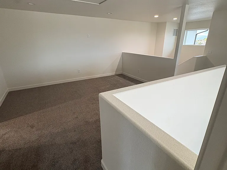 943 S Sweetwater Dr — Photo 14