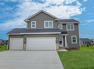 6521 NE Caroline Ave, Pleasant Hill, IA 50327