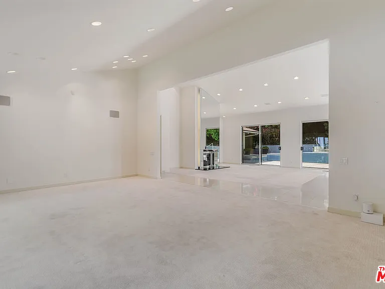 811 N Hillcrest Rd — Photo 8