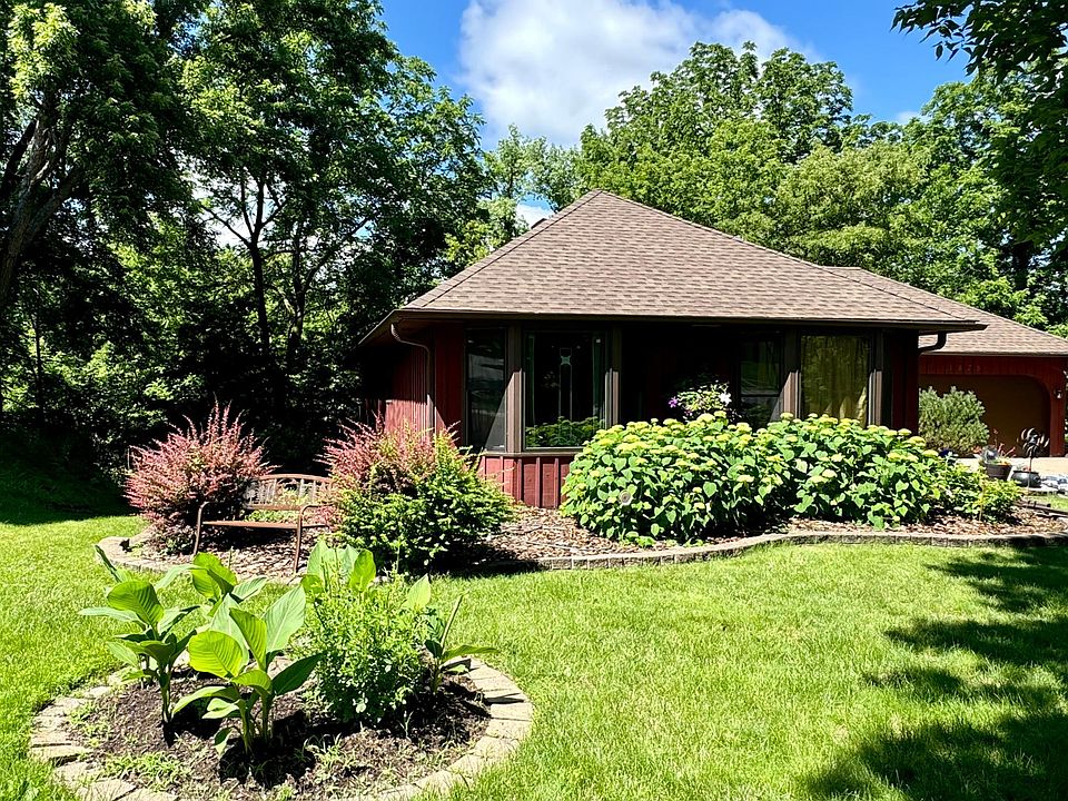 1st image of 1825 Woodland Dr