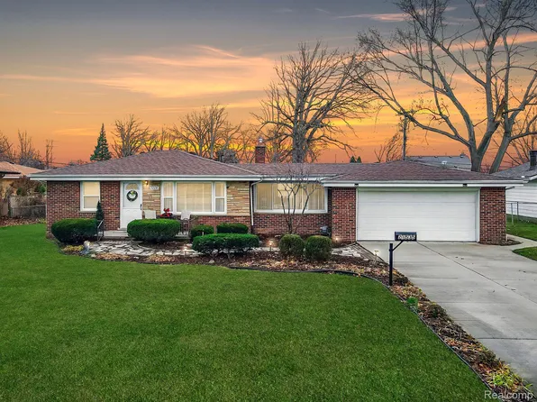 21535 Violet St, Saint Clair Shores, MI 48082
